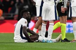 HuaTiHui-意外发生！欧国联赛决赛，场上球员受伤