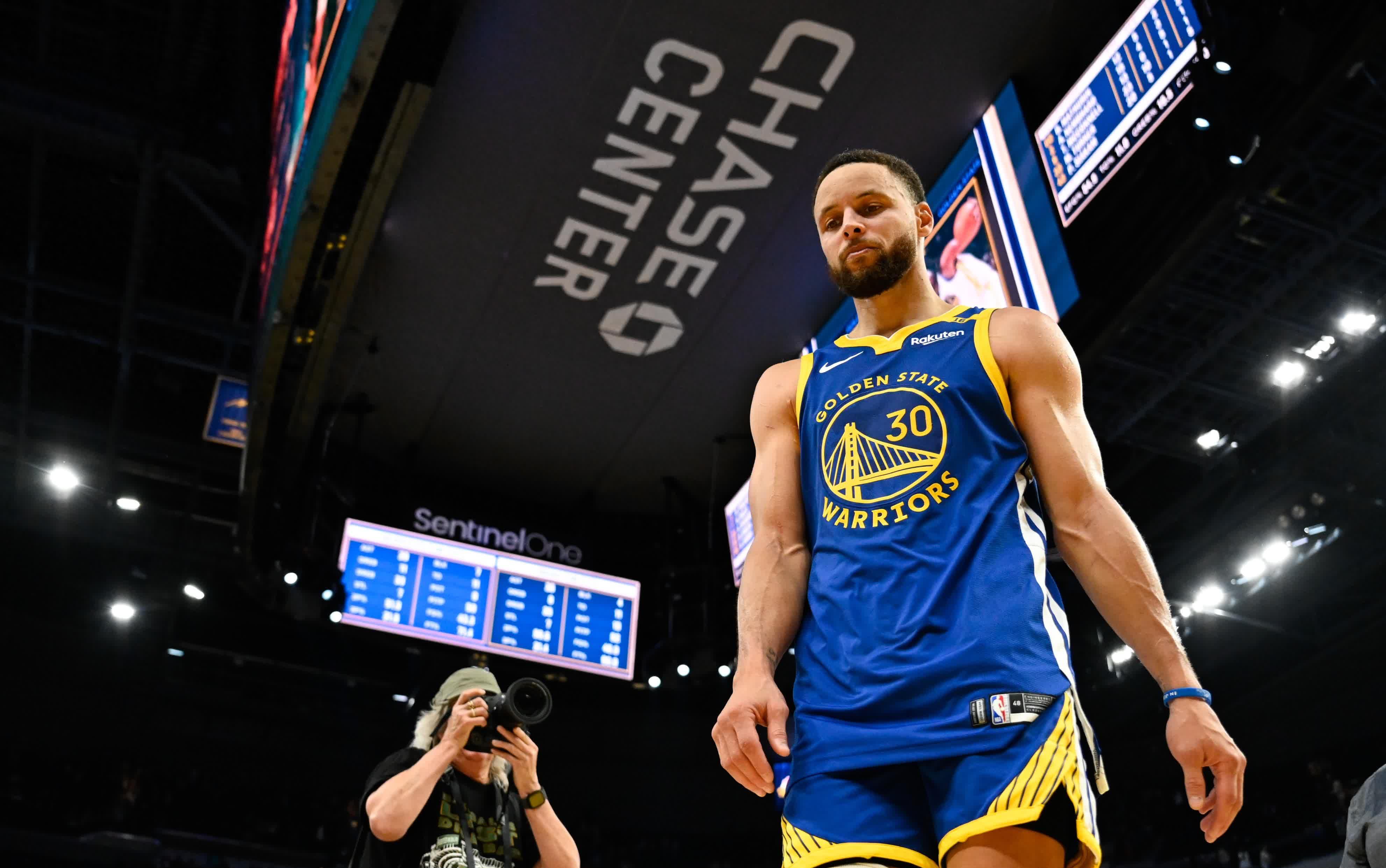 勇士险胜湖人,库里砍下40+成绩的简单介绍 勇士险胜湖人,库里砍下40+成绩的简单介绍