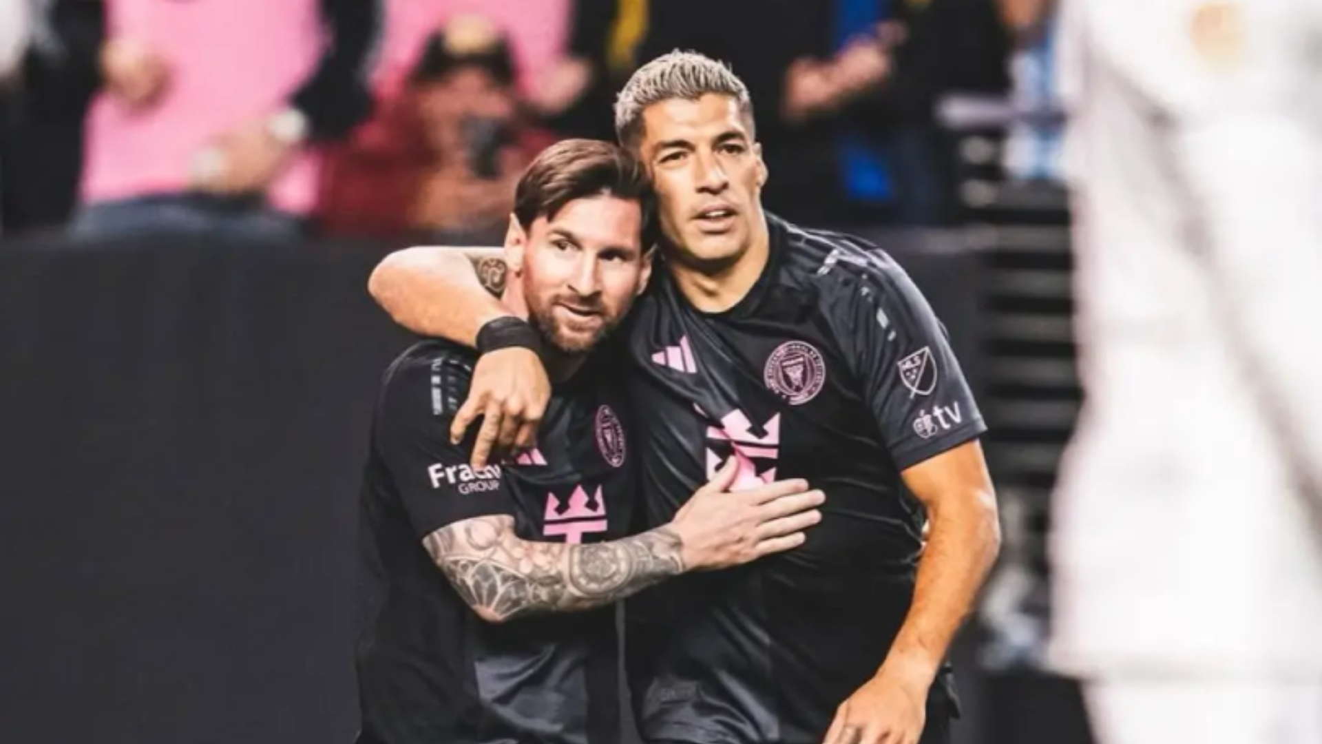 梅罗重拳击败萨圭尼，斩获胜利战利品