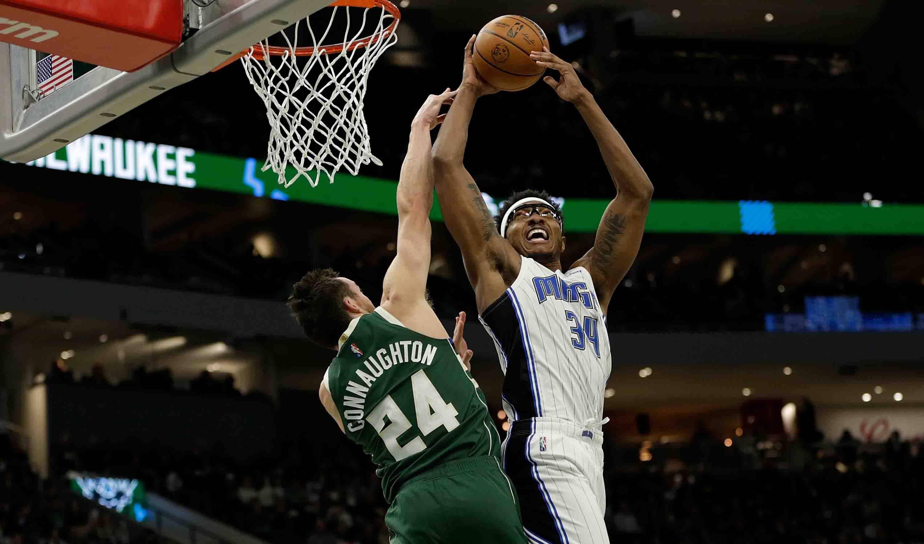 里昂客场完胜,继续保持领先位置 里昂客场完胜,继续保持领先位置