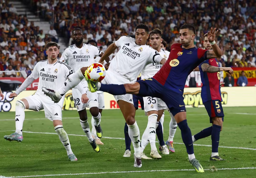 球场上的豪门对决：精彩纷呈