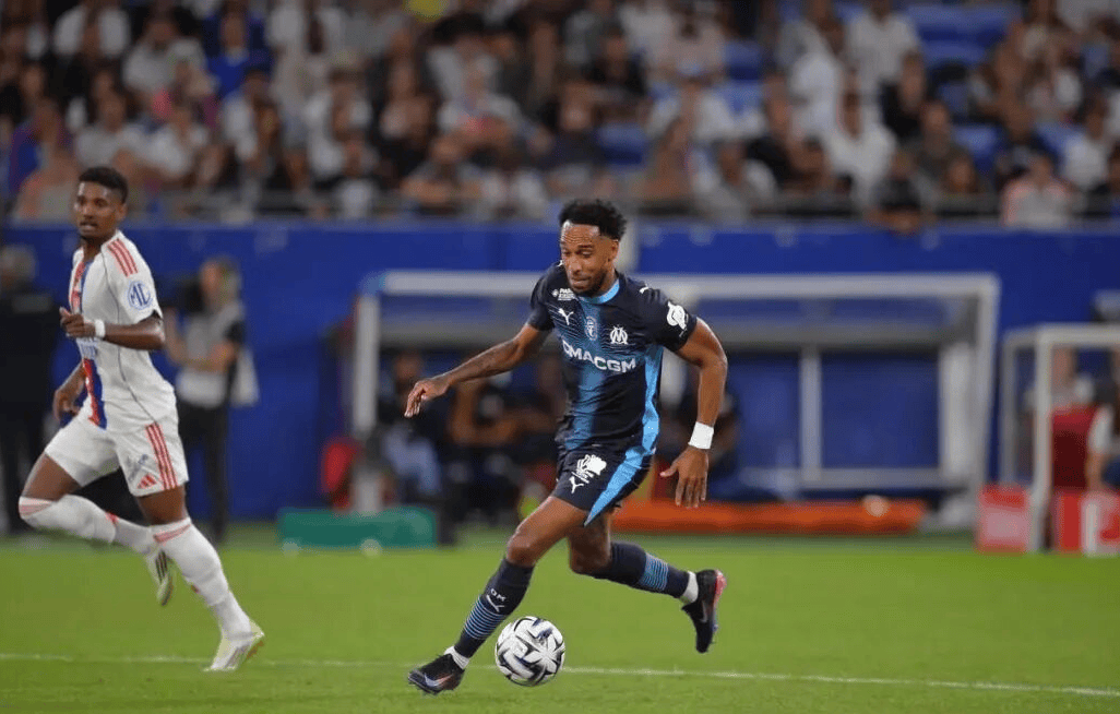 里昂客场大胜，高歌猛进，领跑联赛