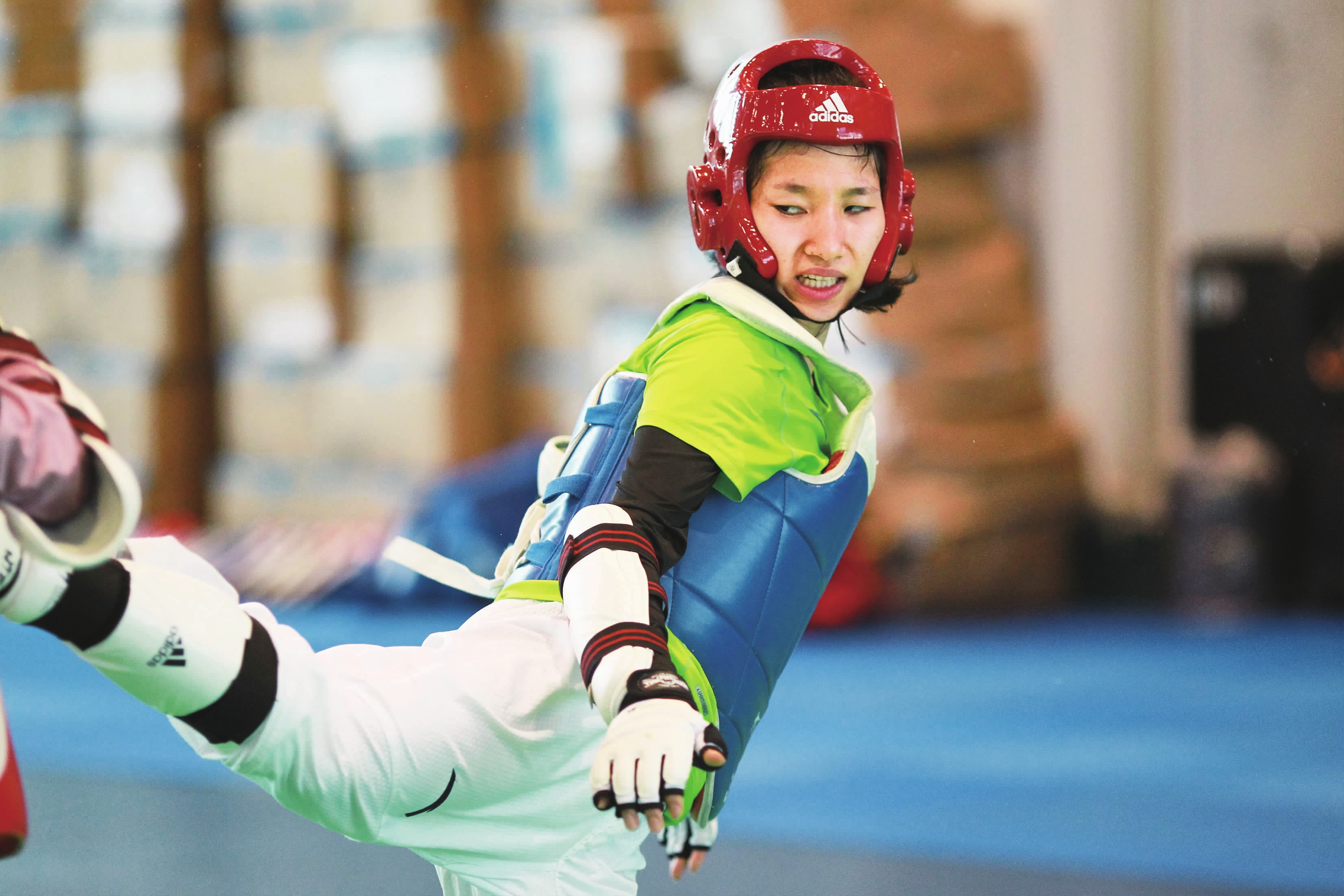 爱沙尼亚跆拳道选手身姿矫健，舞出赛场