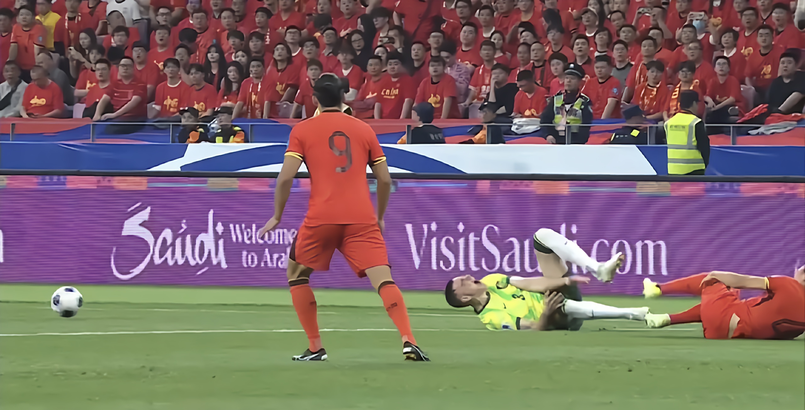 队员情绪失控,导致比赛失利 队员情绪失控,导致比赛失利