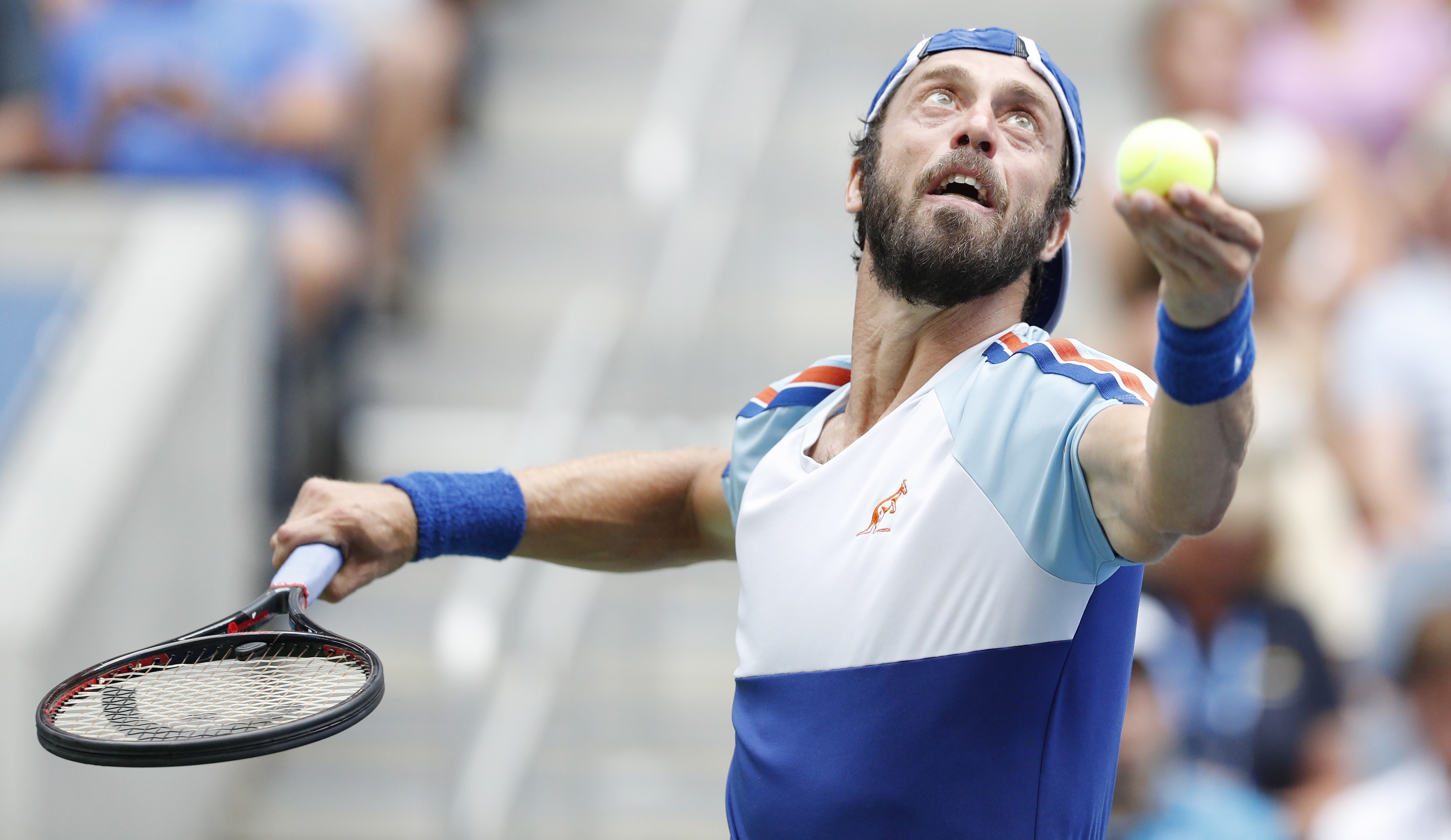 包含世界网球队爆冷英国网球队，瓦林卡统治全场的词条