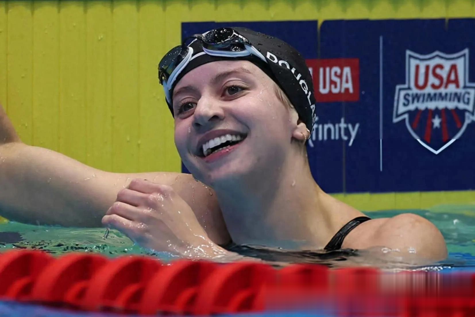 美国运动员刷新纪录,夺取冠军 美国运动员刷新纪录,夺取冠军