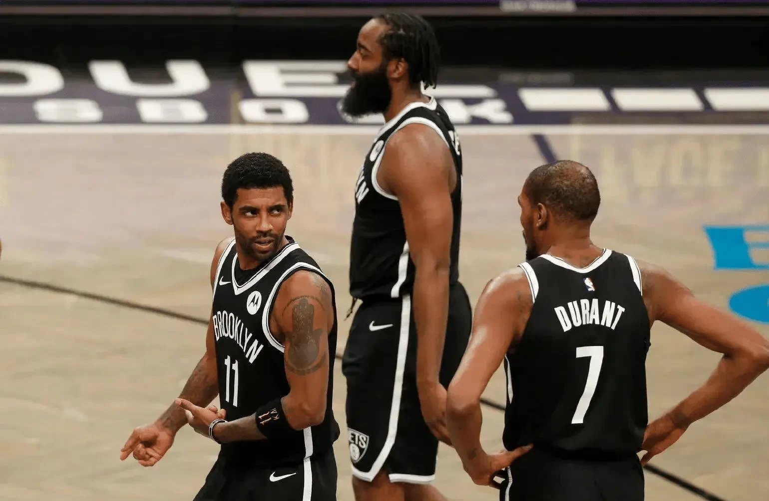 篮网双星合力，狂胜对手晋级次轮